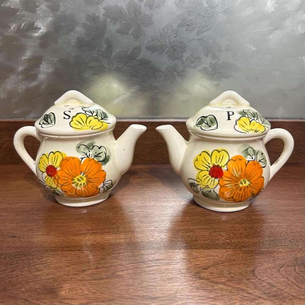 🟢3/$25🟢 Vintage Salt & Pepper Shakers - Teapots - Flowers - Made in Japan